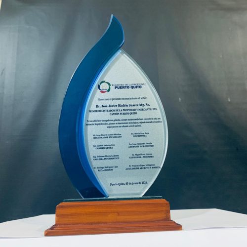 Homenajea al Señor Dr. José Javier Riofrío Suárez Mg.Sc